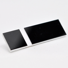 GRAVOGLAS 2 SURFACE SORT BLANK-HVIT 3,2 MM